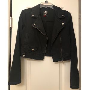 Cropped black moto jacket size S